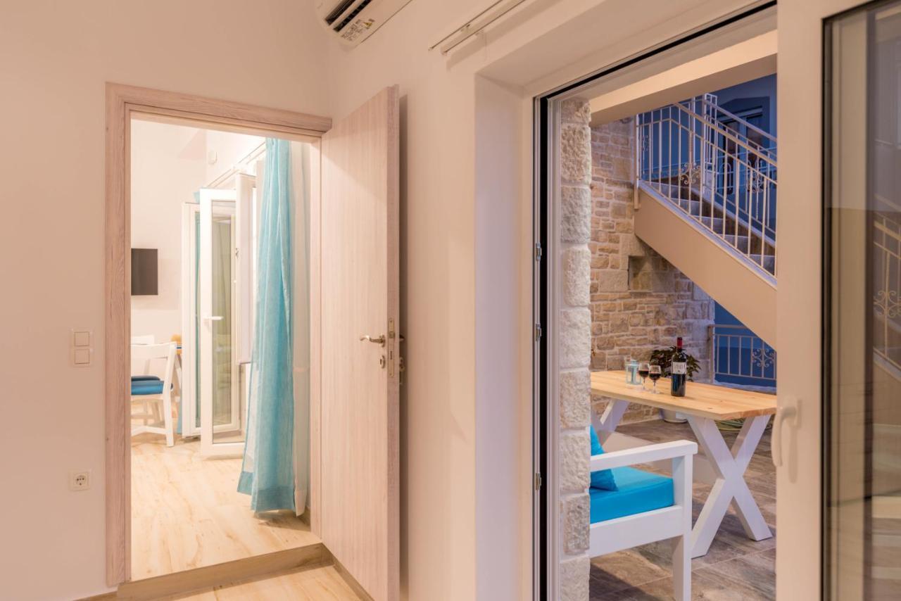 Efkosmias Apartments Pitsidia Bagian luar foto
