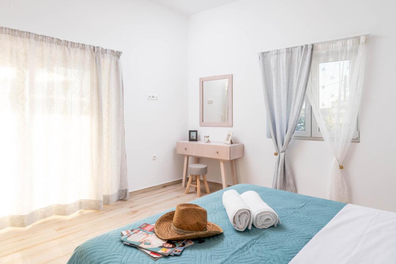 Efkosmias Apartments Pitsidia Bagian luar foto